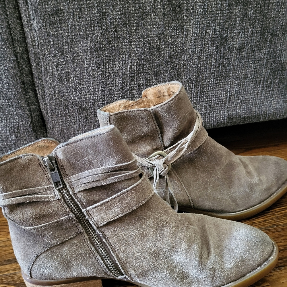 Women's Leather Born "Greige" Ankle Boots - Picture 4 of 6